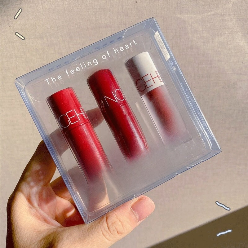 Bright and cool-toned lip gloss