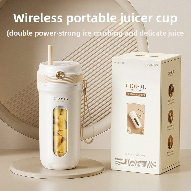 Portable juicing cup