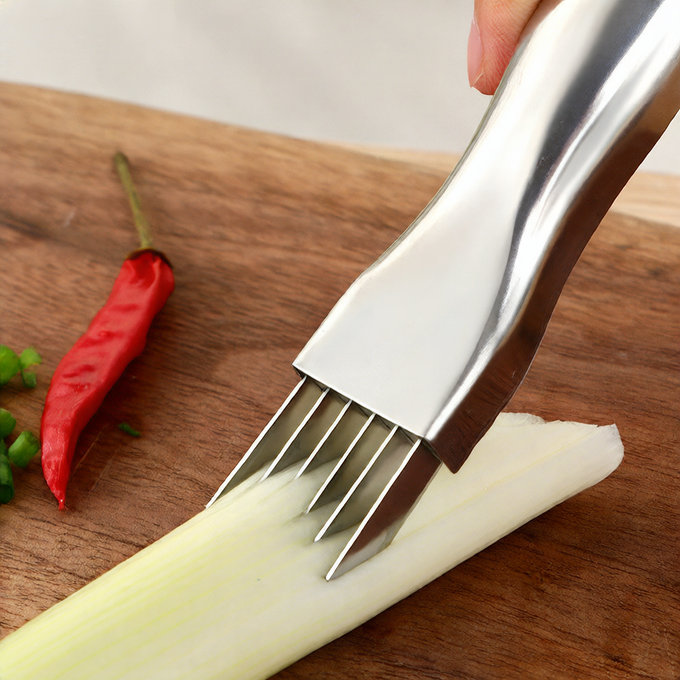 Portable and lightweight scallion slicer