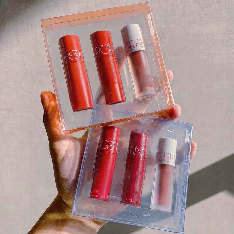 Bright and cool-toned lip gloss