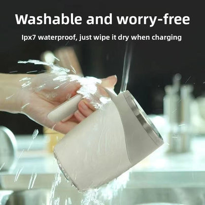Automatic stirring cup