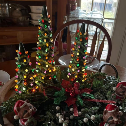 Retro Hand-Painted Desktop Christmas Tree, Ceramic Christmas Tree, Lighting Up, Desktop Christmas Tree and Lights, Perfect Desktop Family Holiday Decoration (3 AA Batteries Need to Be Prepared by Yourself)
