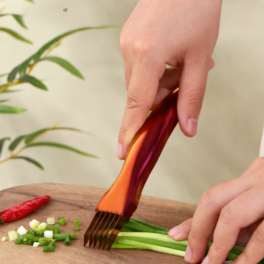Portable and lightweight scallion slicer