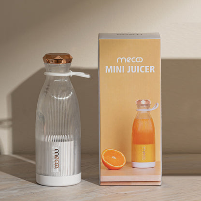 Portable juicing cup